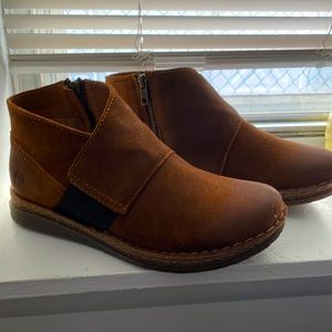 Born Tora boots size 9/40.5 Brown distressed suede